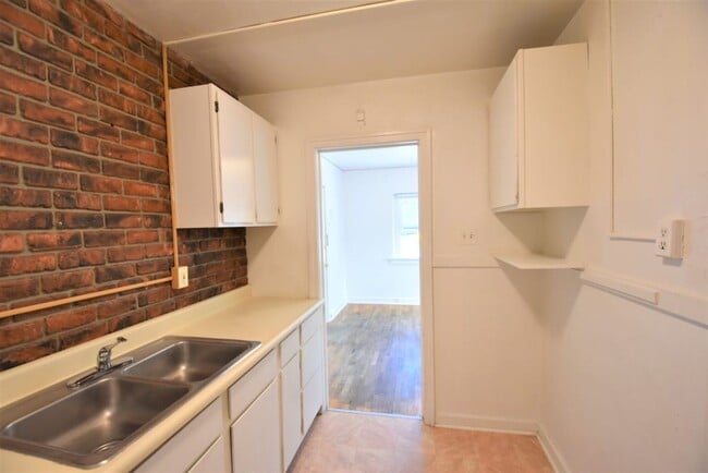 Photo - Studio on the Hill - Available Now!