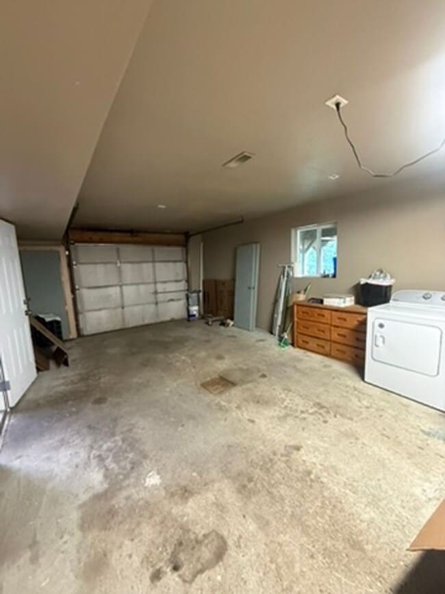 Photo - Spacious Pet-Friendly Home with Fireplace, Garage & Huge Deck Near Fairbanks
