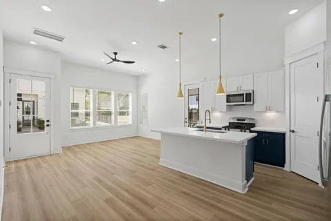 Photo - 8905 Laverne St