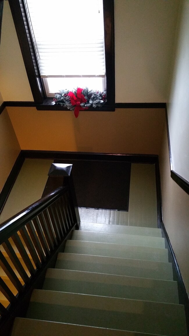 Photo - 6423 N Claremont Ave Unit Rodgers Park / West Ridge 3 bedroom