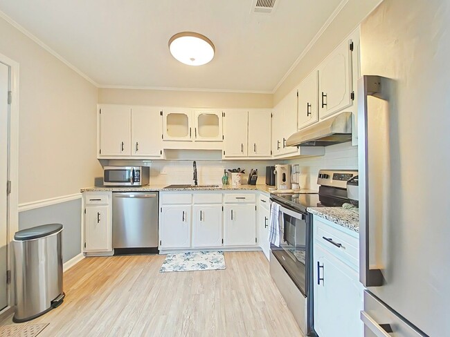 Photo - 4 Bedroom Brick Ranch in Woodlake!