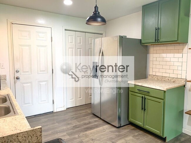 Photo - 827 Woodmore Ln