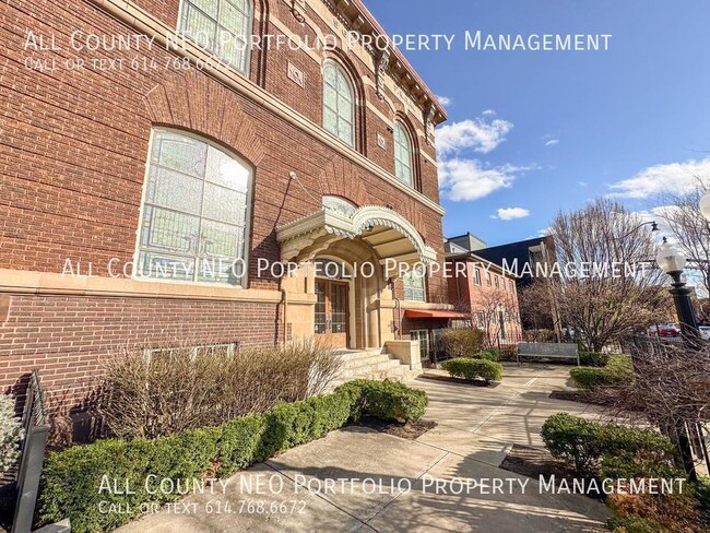 Building Photo - 1276 N High St Unit #304