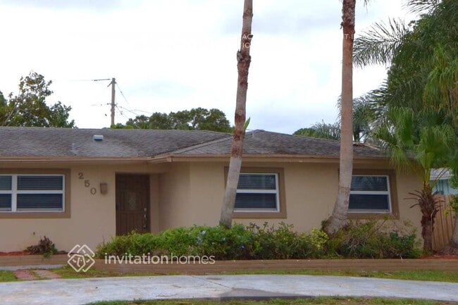 Building Photo - 250 SW 12th Ave