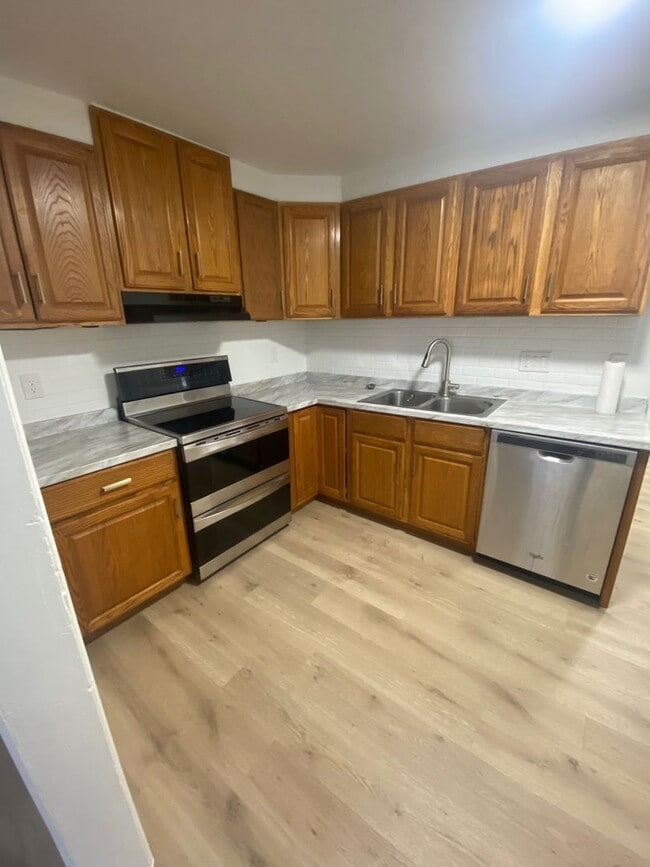 Adorable 3 Bedroom Home - Adorable 3 Bedroom Home