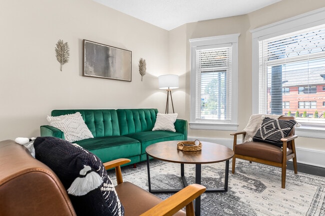 Building Photo - 3402 Brush St Unit 1