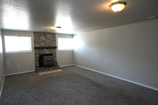 Photo - 698 Berwick Dr