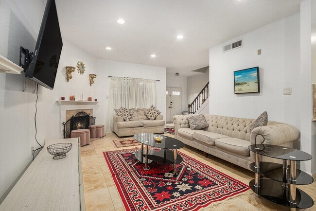 Photo - 800 Country Pl Dr