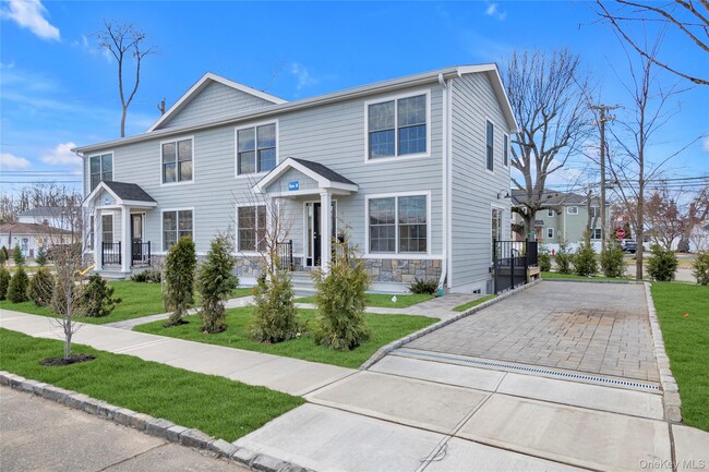 1 Manhasset Ave