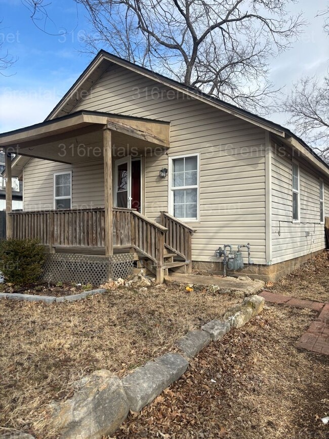 Building Photo - Two bed One bath house for rent! Available NOW!