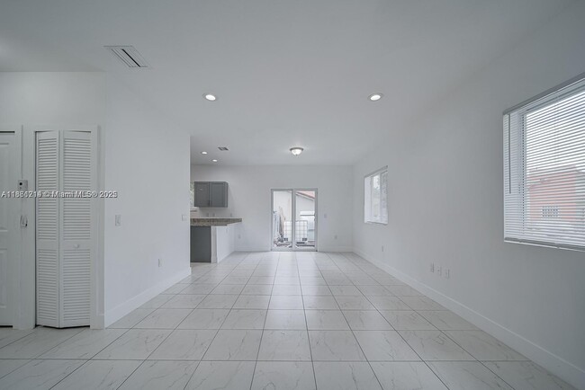 Photo - 14750 NE 7th Ave Unidad 14752