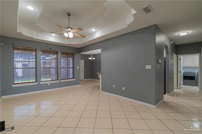 504 E Biyaneta Ave