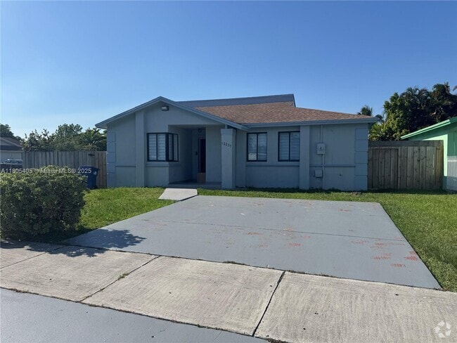 Building Photo - 12237 SW 193rd St Rental