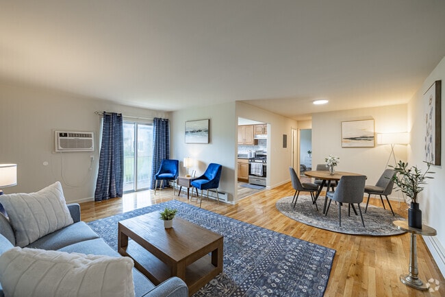 1BR, 1BA w/Rec Room - 1,075SF - Living Room - Woodbridge Village