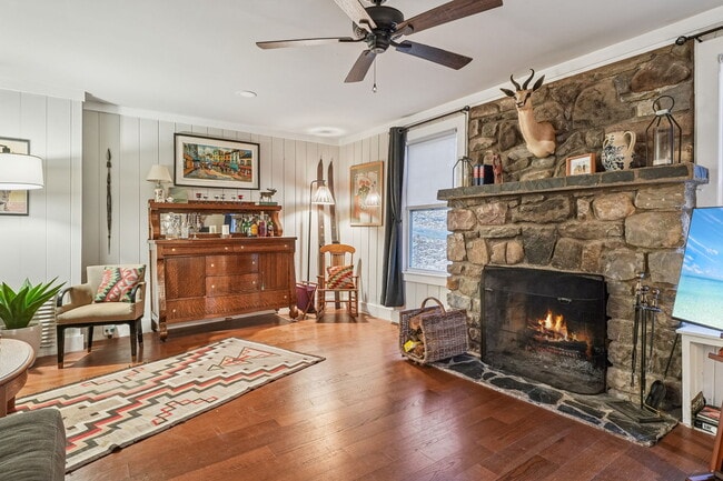 Photo - 916 E End Rd