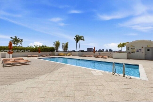 Building Photo - 3180 SW 22nd Terrace Unit 707