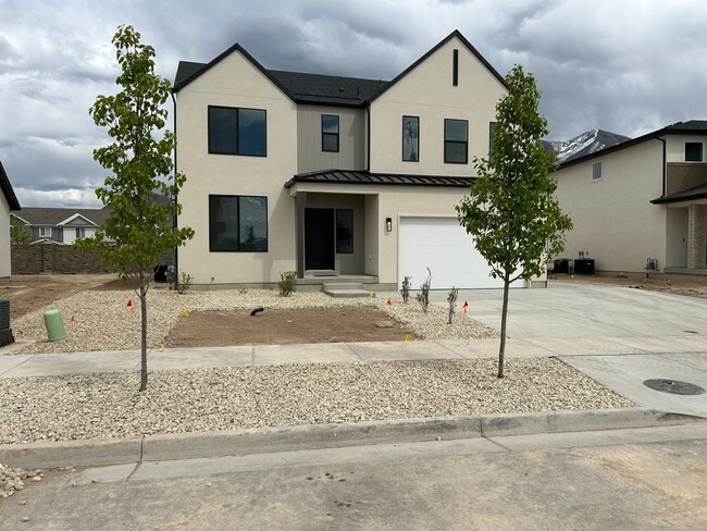 Building Photo - 708 N Plainsman Dr