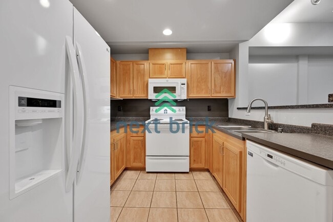Photo - "Charming 1-Bedroom Condo in Redmond: Cozy Living with Modern Comfort at 641 Sq Ft!" Unit 107