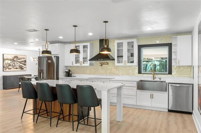 Photo - 2350 Sherbrooke Rd