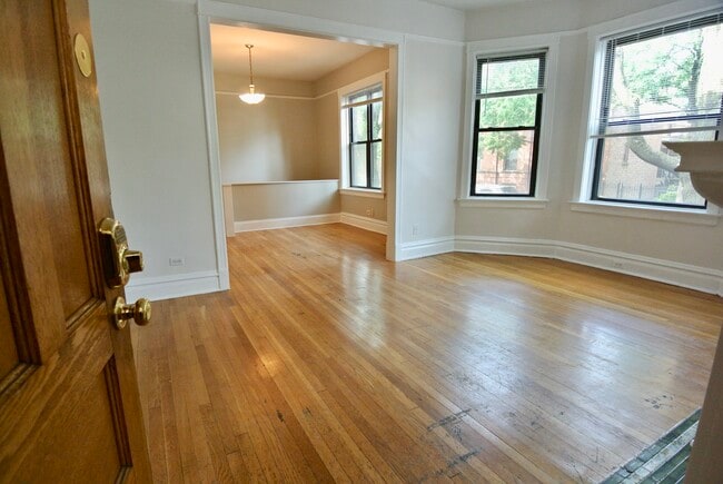 Building Photo - 3809 N Lakewood Ave #1 Rental