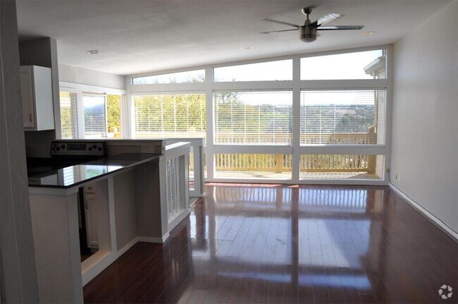Building Photo - 1008 Clayton Nolen Dr Unit 106 Rental