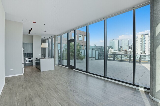 Photo - 902 W Washington Blvd