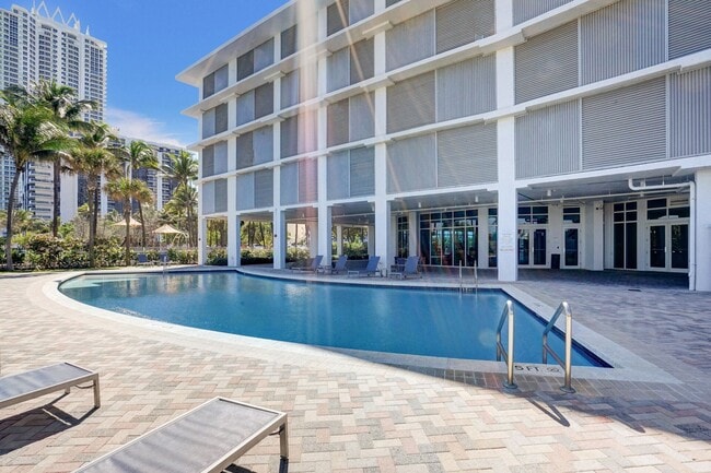 Building Photo - 6515 Collins Ave Unit 1807 Rental
