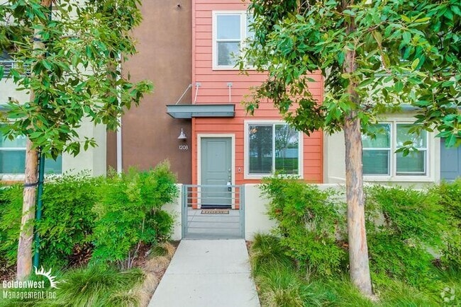 Building Photo - Stylish 3Bdm 3Ba Townhome with Chef’s Kitc...