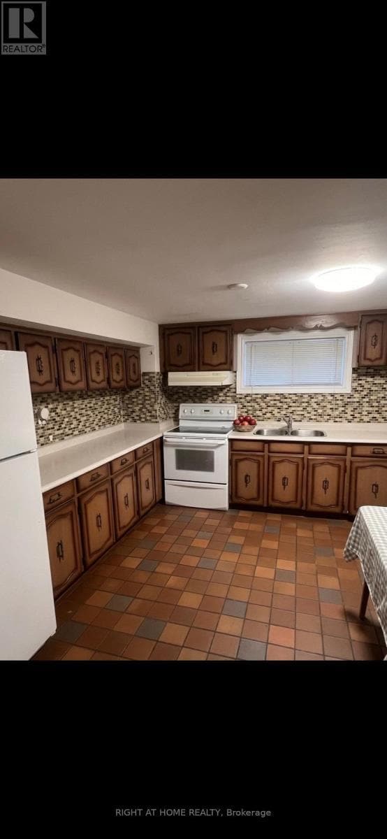 Photo - 86 Langside Ave