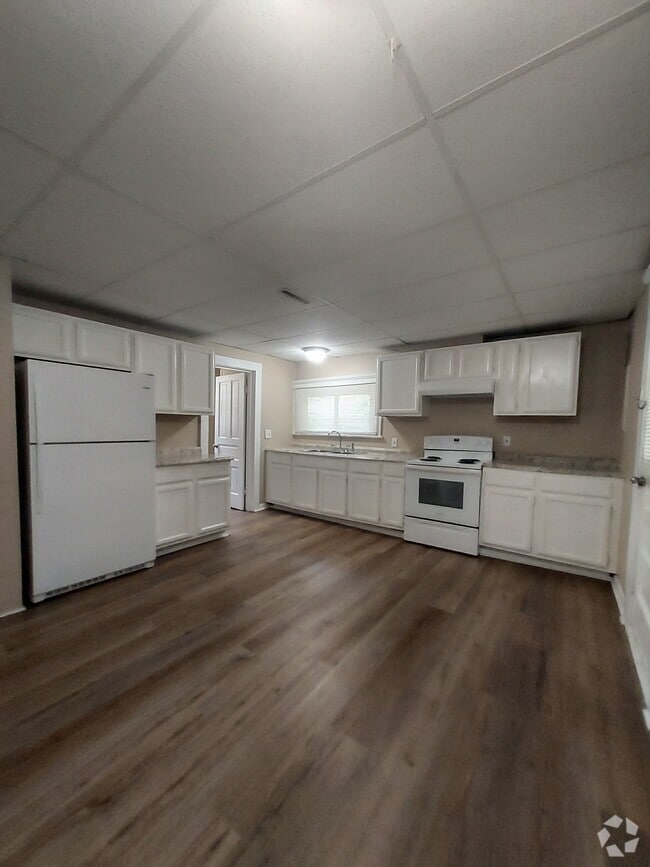 Building Photo - 169 W Shields St Rental