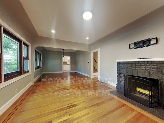 Photo - 1637 47th St