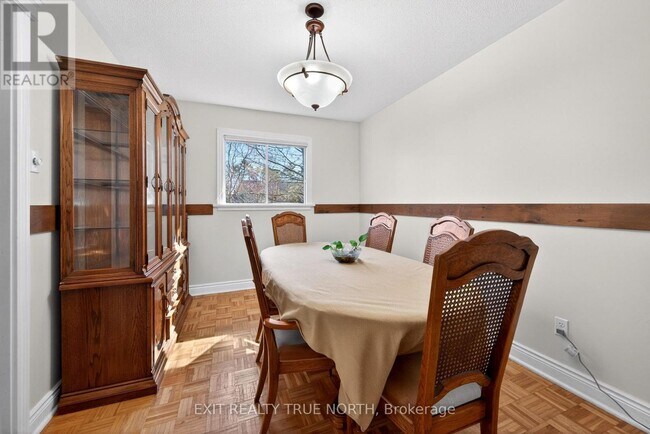 Photo - 10 Grosvenor Dr