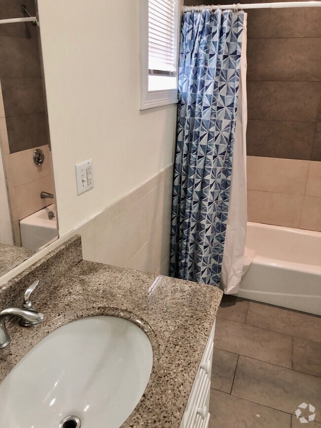 Building Photo - 14 Schiller St Unit 1 Rental