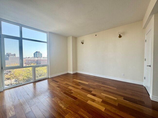 Photo - 61-18-18 Austin St Unit 8A