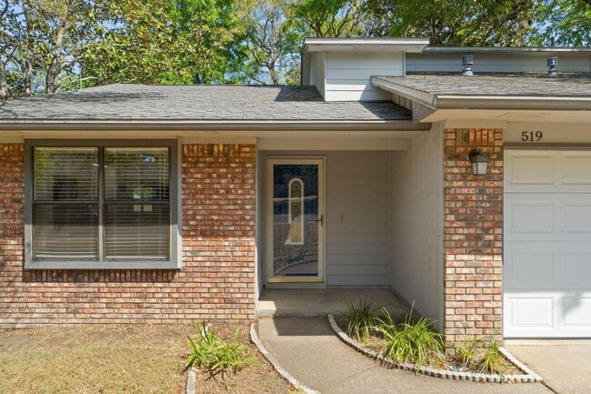 Photo - Ideal Niceville Location!