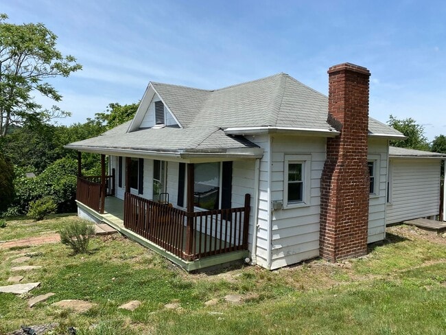 Photo - Woodfin - 1920's Cottage
