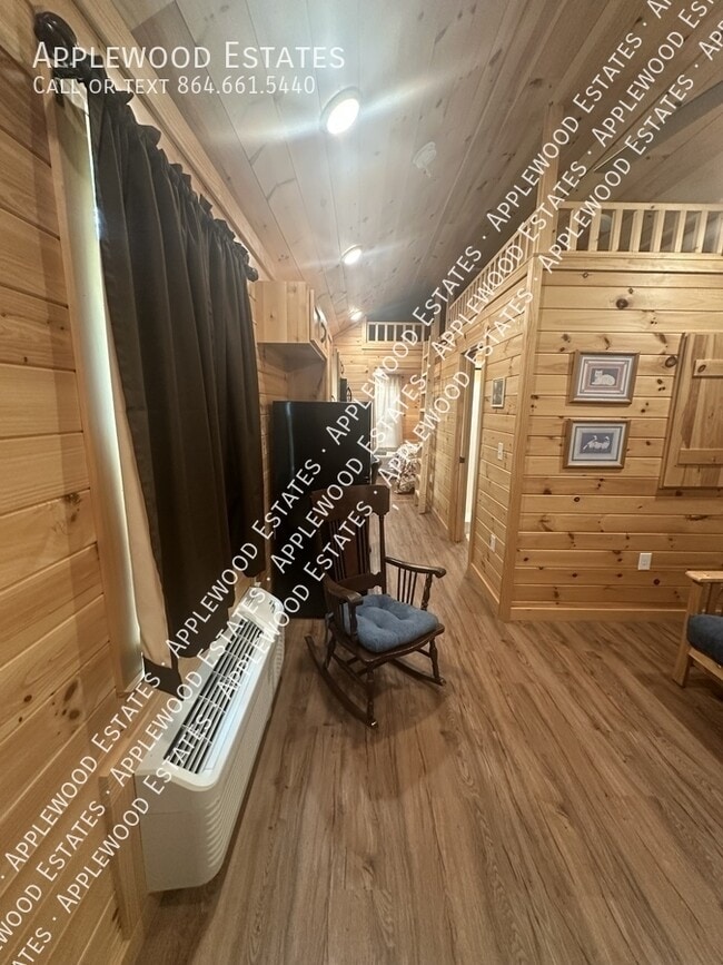 Photo - 266 Broadview Dr