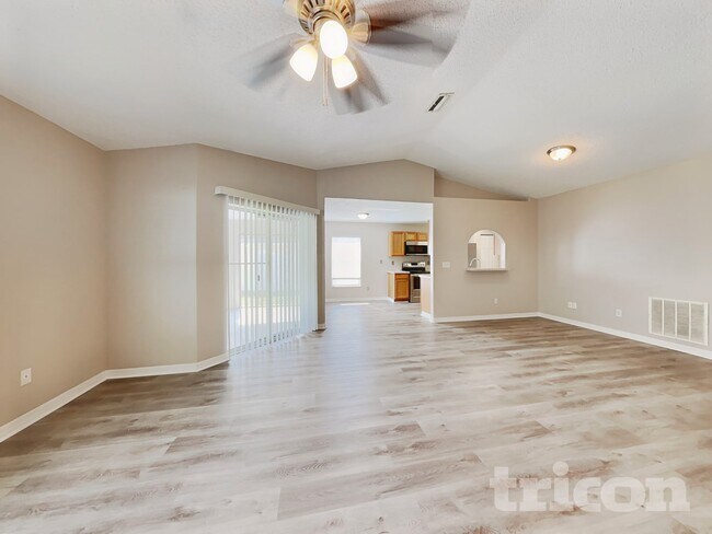 17 Rosepetal Ln