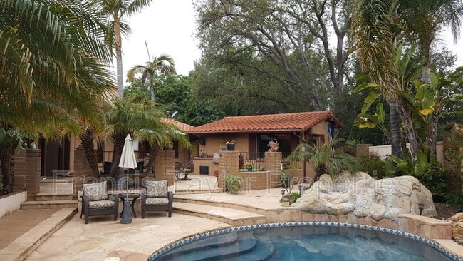 Building Photo - 3043 Bernardo Ave