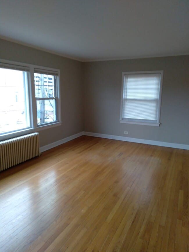 Building Photo - 837 Mulford-2 Unit 2