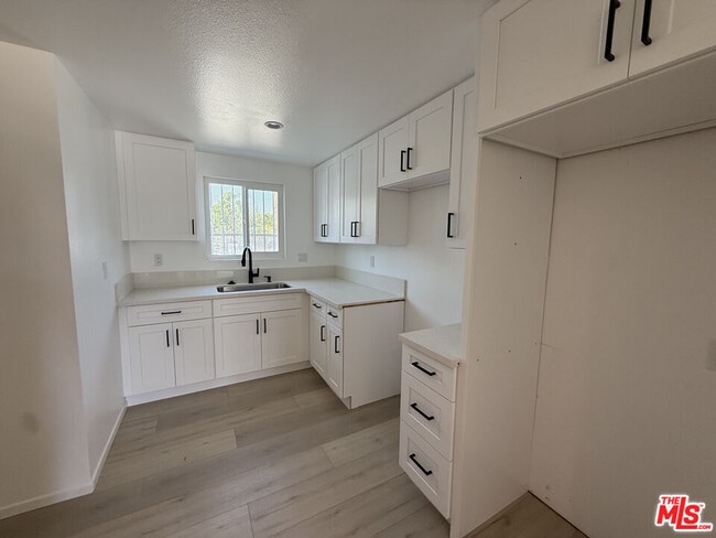 Building Photo - 1531 E 92nd St Rental