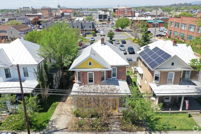 Building Photo - 81 Broad St Rental
