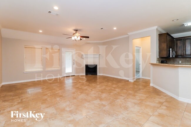 Photo - 2010 Lindentree Dr