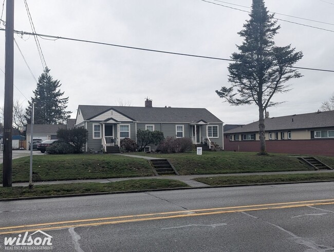 Building Photo - 2132 Porter St Unit A