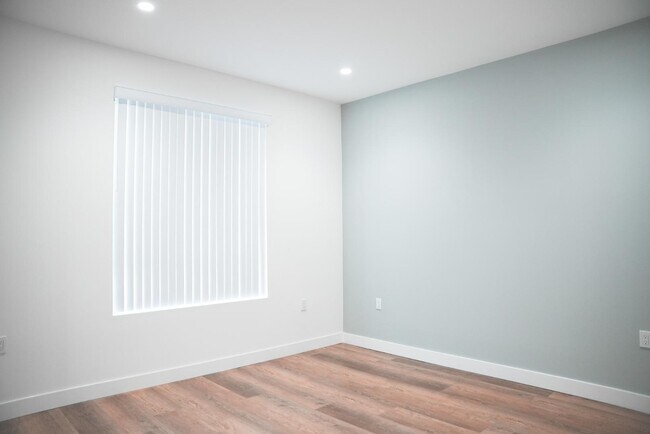 Photo - 8940 Reseda Blvd