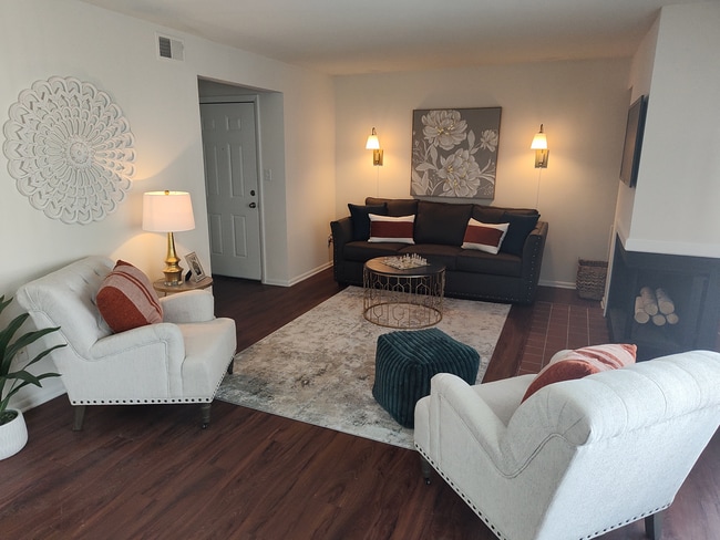 Building Photo - Woods of Castleton