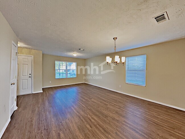 Photo - 1327 Bundy Dr