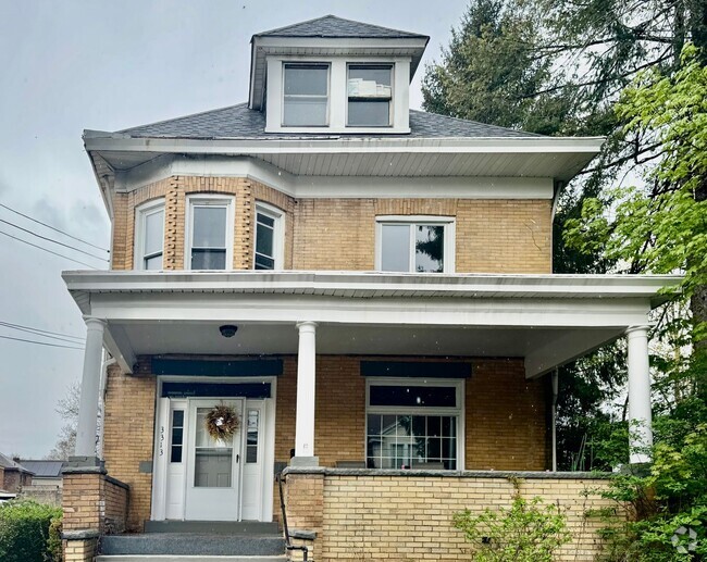 Building Photo - Newly renovated spacious 4 bedroom home in...