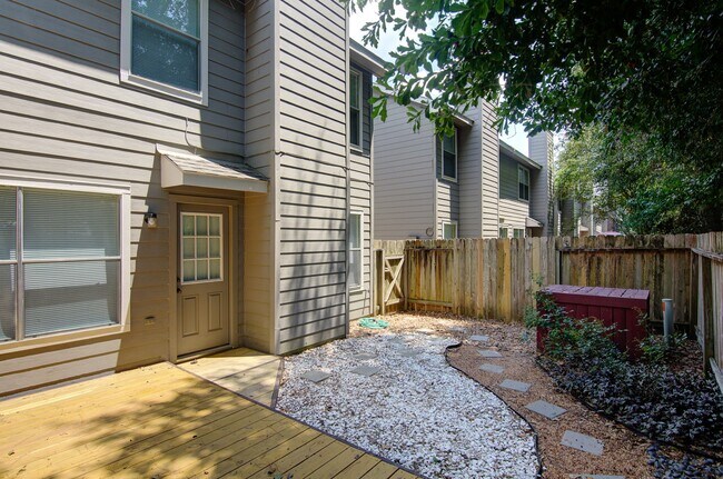 Photo - 127 N Villa Oaks Dr