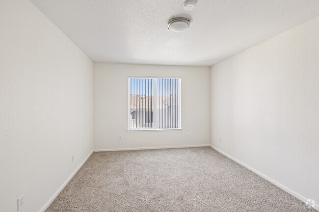 2BR, 2BA - 911SF - Primary Bedroom